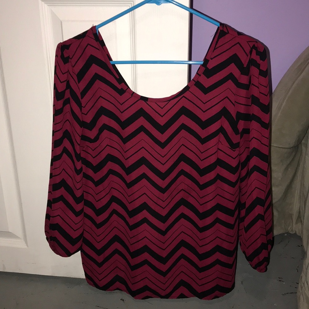 Red&black Med. Charlotte Russe top w/bow on back